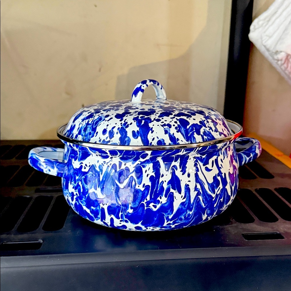 Golden rabbit Enamelware Dutch oven with Lid